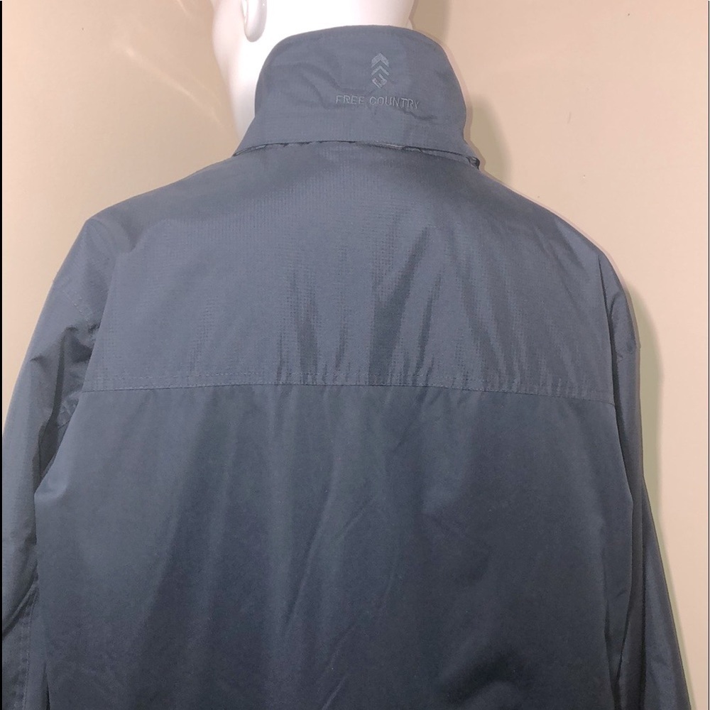 FREE Country 🧥 - Picture 7 of 15